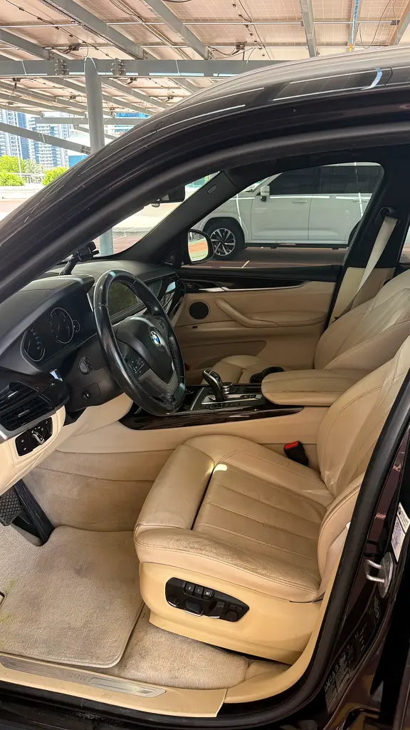 BMW X5 4.4i 2015 GCC Specs - Well Maintained Luxury SUV - Image 11