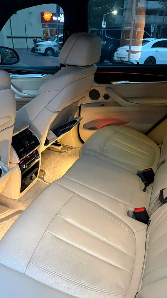 BMW X5 4.4i 2015 GCC Specs - Well Maintained Luxury SUV - Image 7