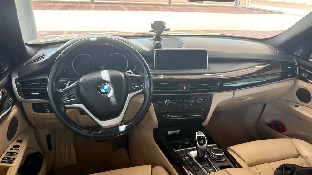 BMW X5 4.4i 2015 GCC Specs - Well Maintained Luxury SUV - Image 8