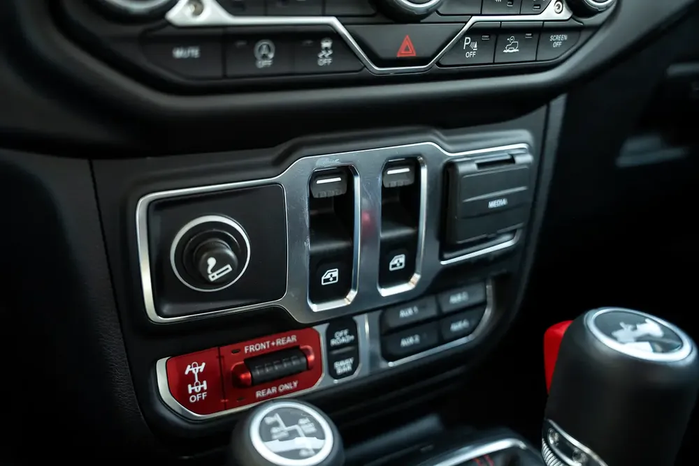 Jeep Wrangler Rubicon 3.6L V6 2023 0kms GCC - Image 14