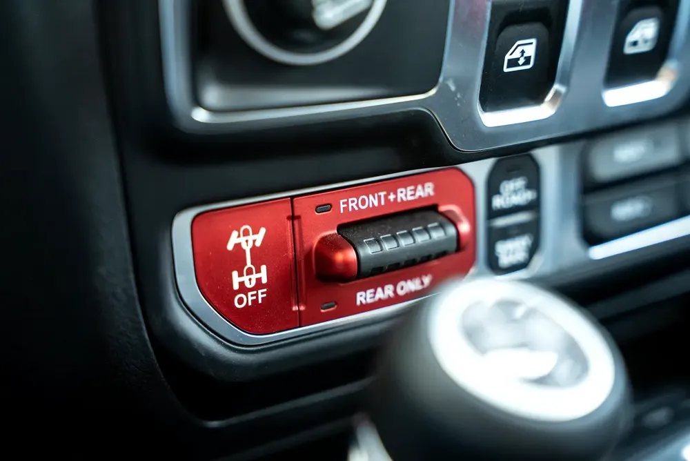 Jeep Wrangler Rubicon 3.6L V6 2023 0kms GCC - Image 15
