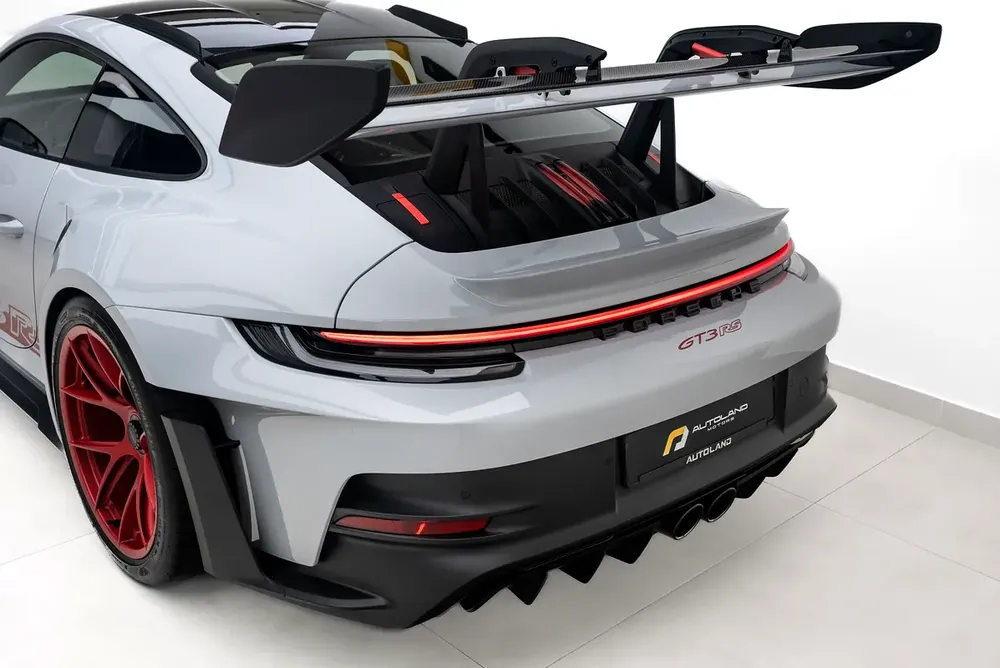2024 PORSCHE 911 GT3 RS WEISSACH┃GCC┃5 YRS WARRANTY┃CARBON CERAMIC BRAKES┃SUSPENSION LIFTER┃ HIGH SP - Image 18