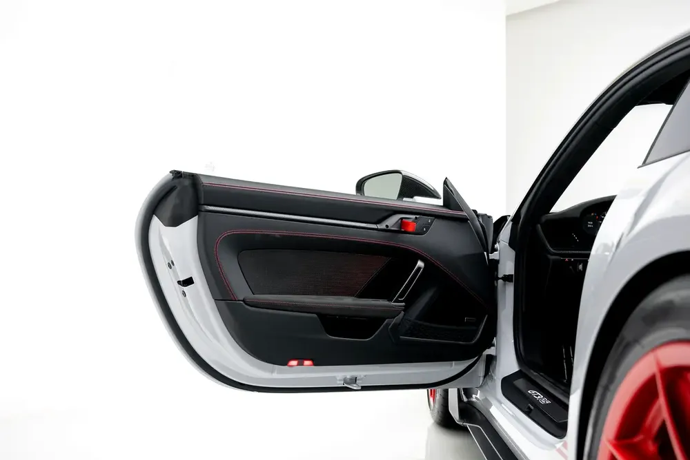 2024 PORSCHE 911 GT3 RS WEISSACH┃GCC┃5 YRS WARRANTY┃CARBON CERAMIC BRAKES┃SUSPENSION LIFTER┃ HIGH SP - Image 9