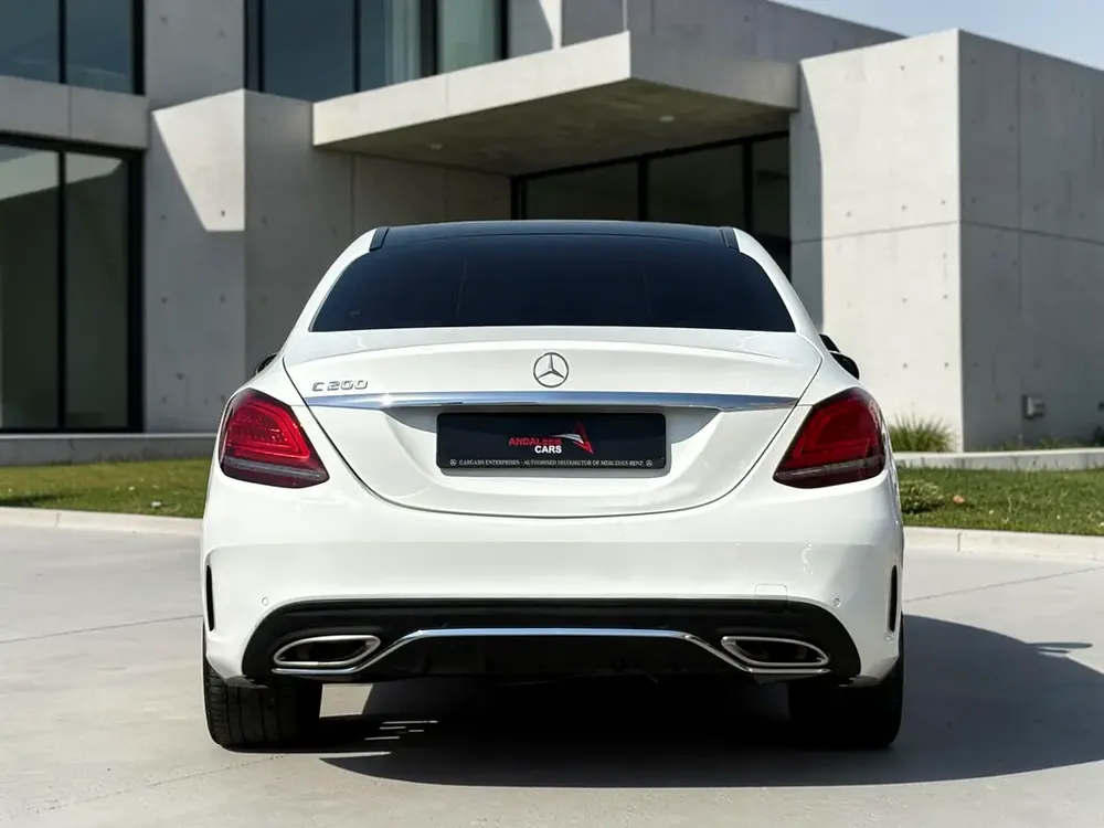 AED 1,360 P.M | 0% DOWN PAYMENT | MERCEDES-BENZ C200 | 2020 | GCC SPECS - Image 4