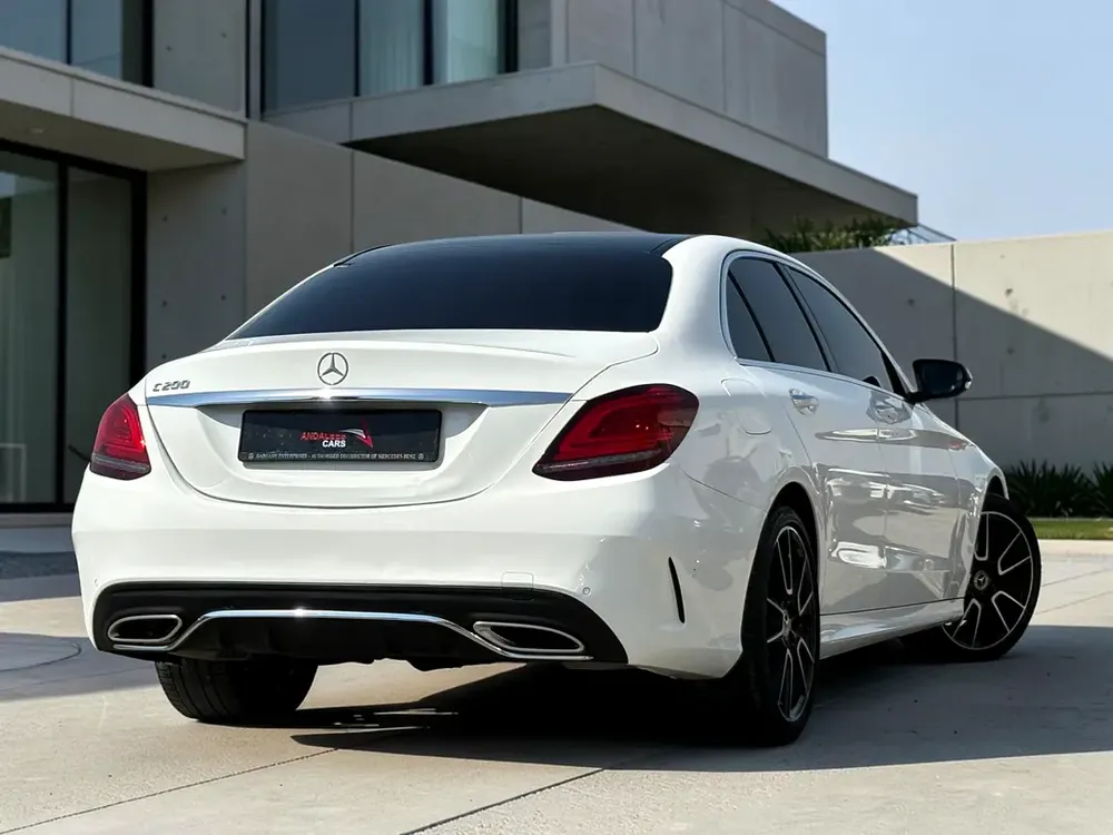AED 1,360 P.M | 0% DOWN PAYMENT | MERCEDES-BENZ C200 | 2020 | GCC SPECS - Image 5