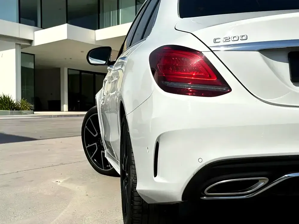 AED 1,360 P.M | 0% DOWN PAYMENT | MERCEDES-BENZ C200 | 2020 | GCC SPECS - Image 8