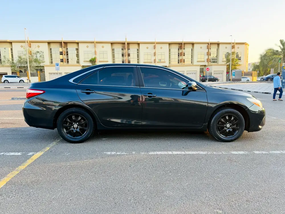 Toyota Camry LE 2015 American Specs - Excellent Condition - Image 4