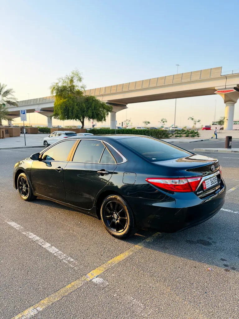 Toyota Camry LE 2015 American Specs - Excellent Condition - Image 5