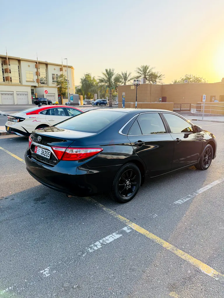 Toyota Camry LE 2015 American Specs - Excellent Condition - Image 8