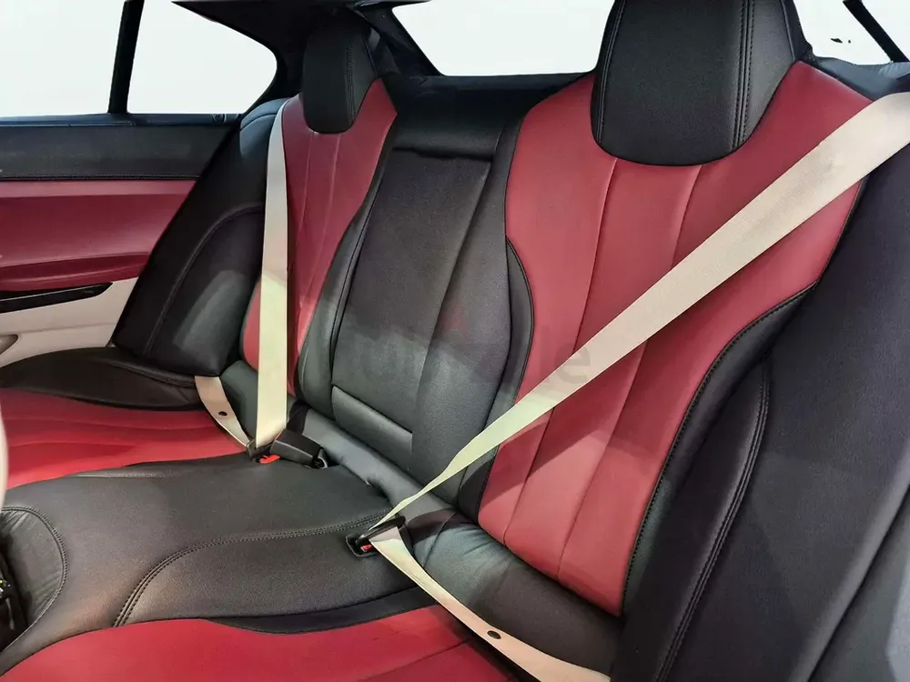 2013 BMW 6-Series 650i 4.4L | GCC Specifications - Image 12