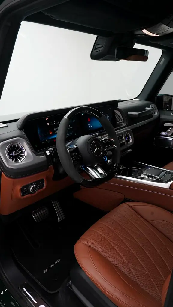 MERCEDES G63 | 2025 | GCC | UNDER WARRANTY | FULL CARBON FIBRE - Image 4