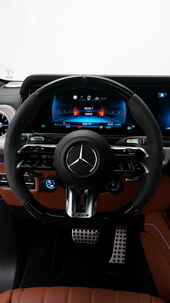 MERCEDES G63 | 2025 | GCC | UNDER WARRANTY | FULL CARBON FIBRE - Image 6