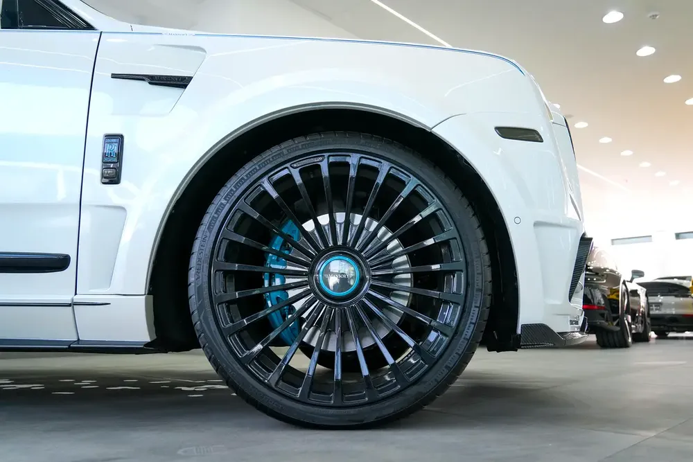 ROLLS ROYCE CULLINAN ORIGINAL MANSORY BLACK/BADGE 2019 FULL OPTION. IN EXCELLENT CONDITION - Image 19