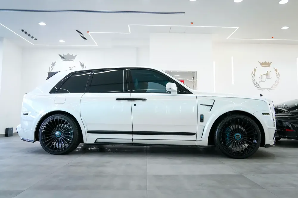 ROLLS ROYCE CULLINAN ORIGINAL MANSORY BLACK/BADGE 2019 FULL OPTION. IN EXCELLENT CONDITION - Image 4