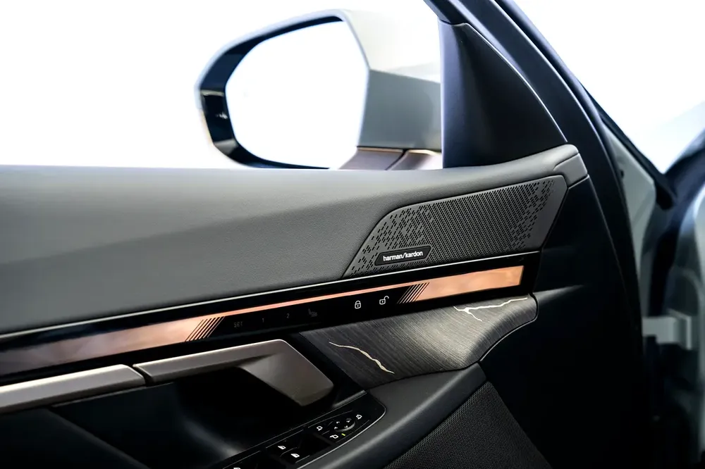 I5 EDRIVE 40 | WARRANTY + SERVICE NOV 2028 | PANORAMIC ROOF | NARDO GREY - Image 11