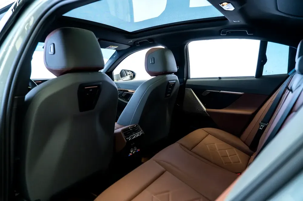 I5 EDRIVE 40 | WARRANTY + SERVICE NOV 2028 | PANORAMIC ROOF | NARDO GREY - Image 13