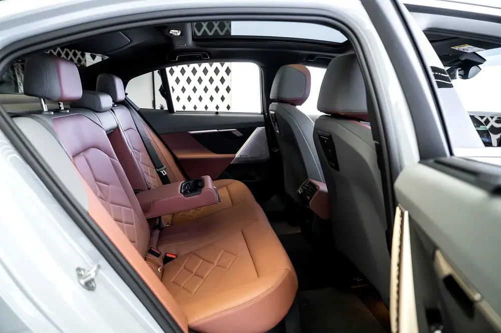 I5 EDRIVE 40 | WARRANTY + SERVICE NOV 2028 | PANORAMIC ROOF | NARDO GREY - Image 15