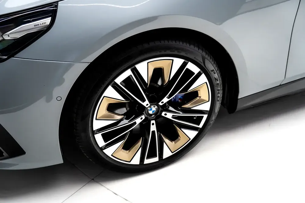 I5 EDRIVE 40 | WARRANTY + SERVICE NOV 2028 | PANORAMIC ROOF | NARDO GREY - Image 7