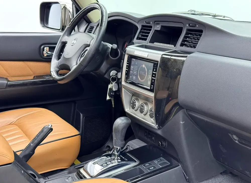 2022 Nissan Patrol Super Safari, Warranty, Service History , GCC - Image 13