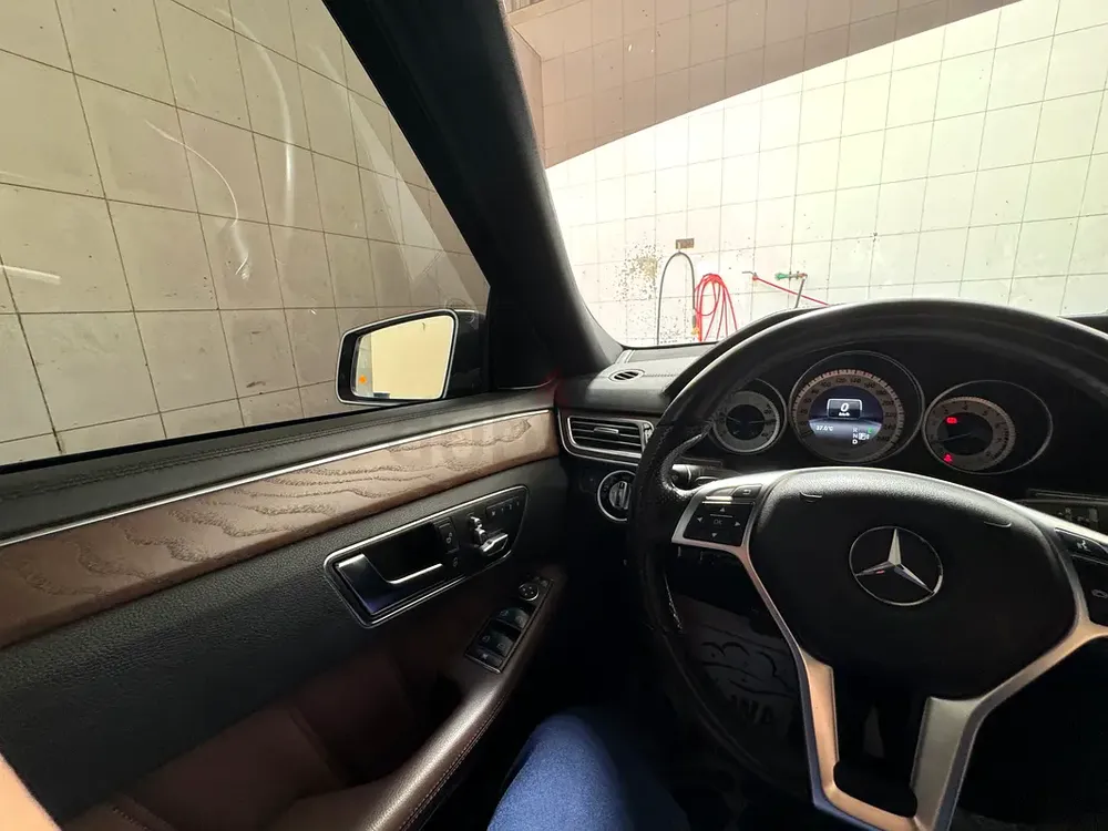 Mercedes-Benz E 300 2016 GCC Specs - Excellent Condition - Image 12