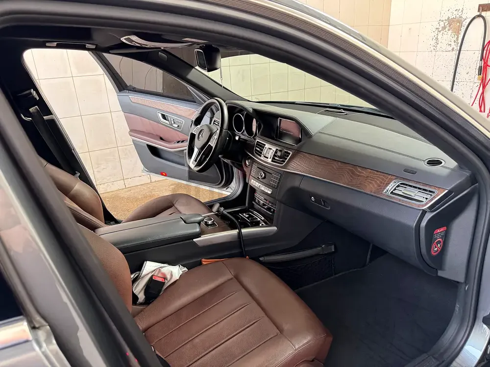 Mercedes-Benz E 300 2016 GCC Specs - Excellent Condition - Image 8