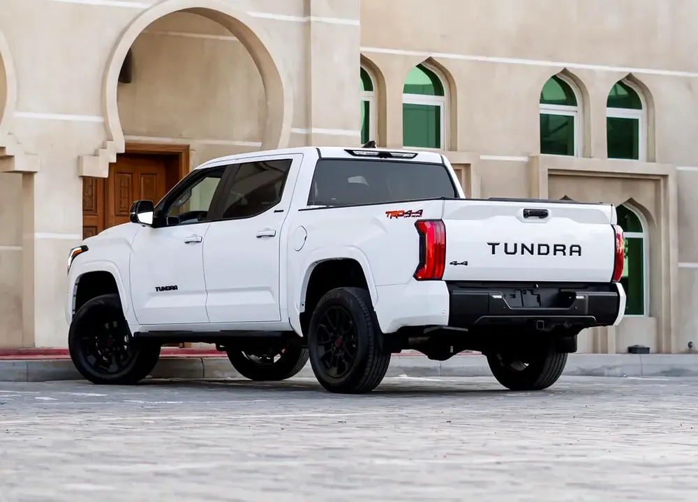 TOYOTA TUNDRA 2024 CRE WHITE - Image 4