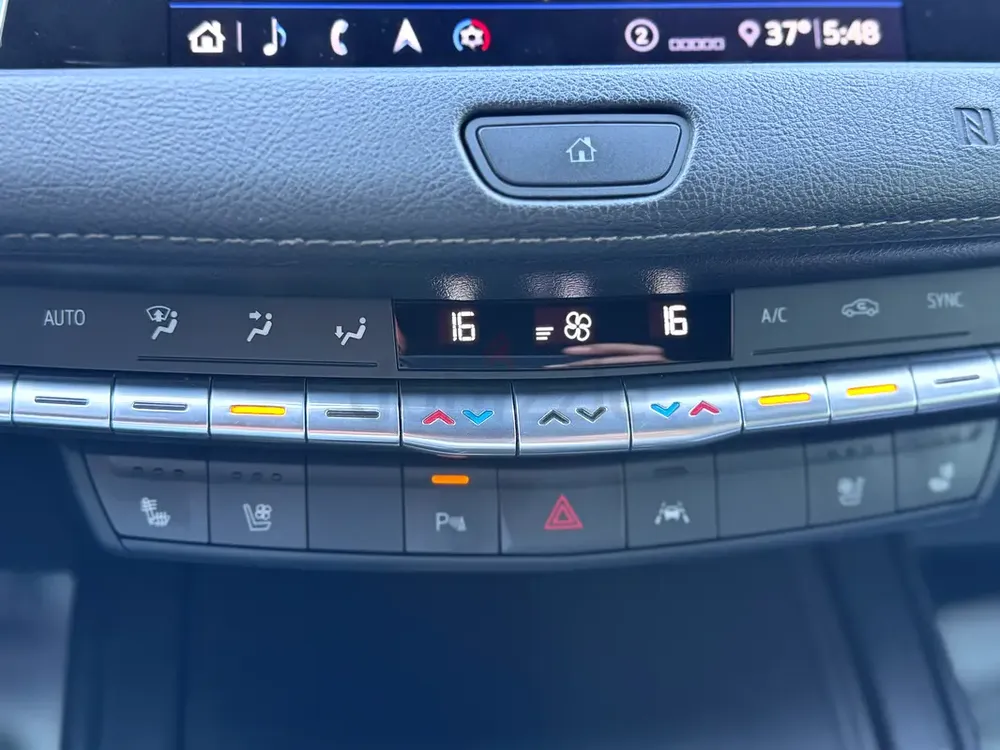 2020 Cadillac XT4 Premium Luxury - Lady Driven - Image 13