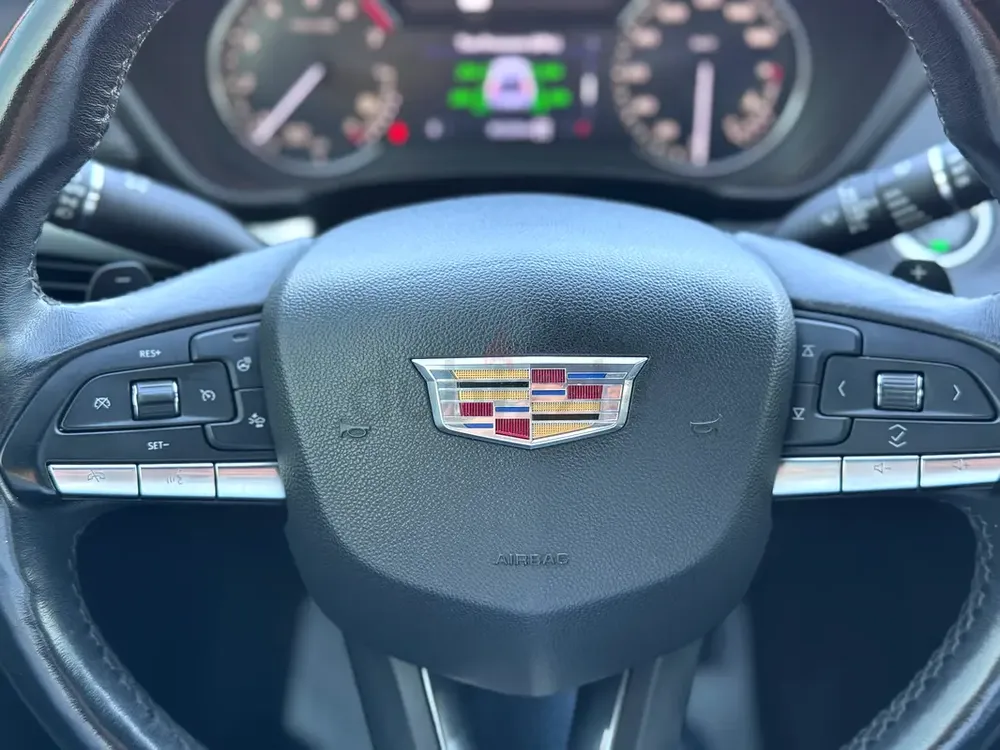 2020 Cadillac XT4 Premium Luxury - Lady Driven - Image 14