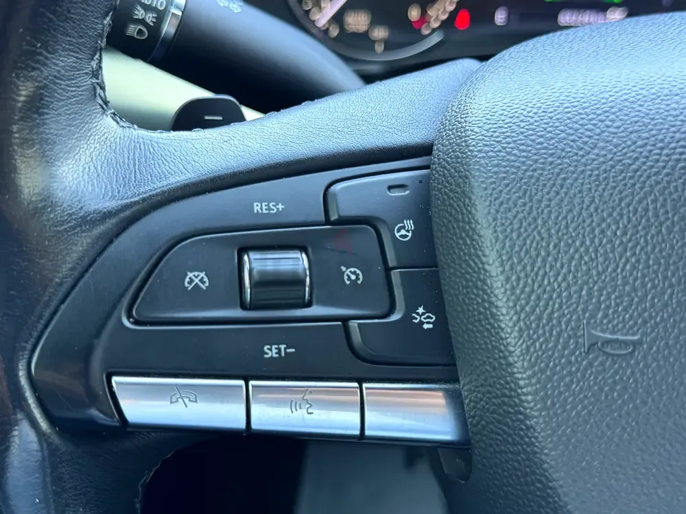2020 Cadillac XT4 Premium Luxury - Lady Driven - Image 15