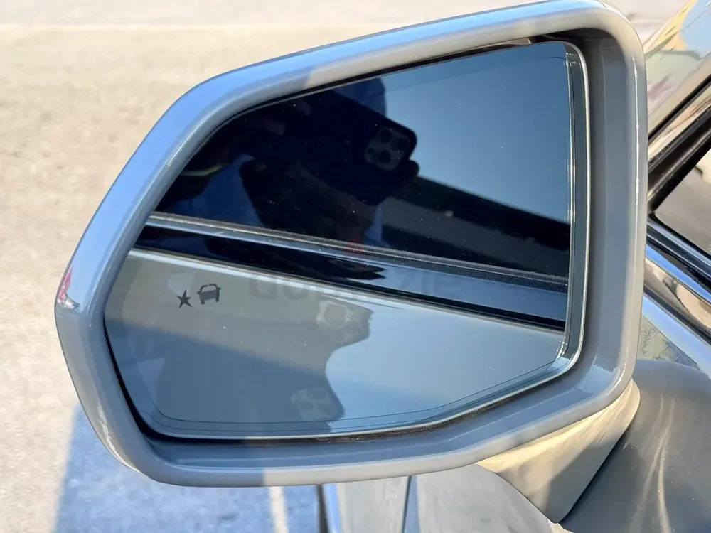 2020 Cadillac XT4 Premium Luxury - Lady Driven - Image 16