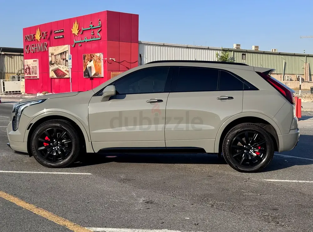 2020 Cadillac XT4 Premium Luxury - Lady Driven - Image 4