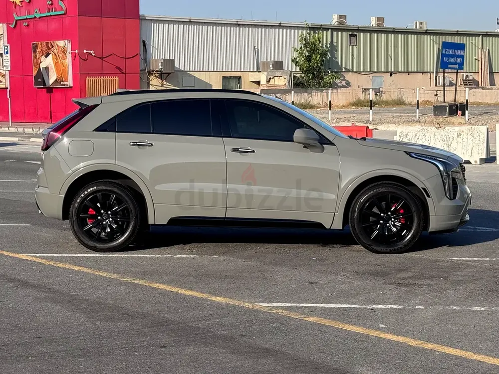 2020 Cadillac XT4 Premium Luxury - Lady Driven - Image 5