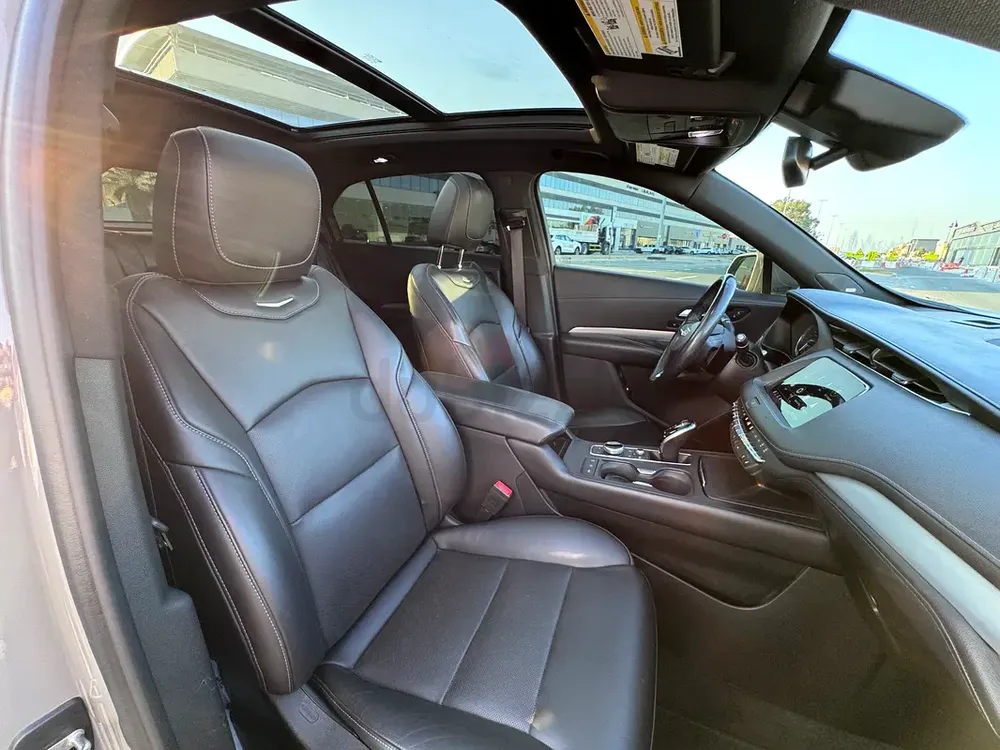 2020 Cadillac XT4 Premium Luxury - Lady Driven - Image 7