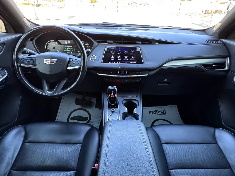 2020 Cadillac XT4 Premium Luxury - Lady Driven - Image 8