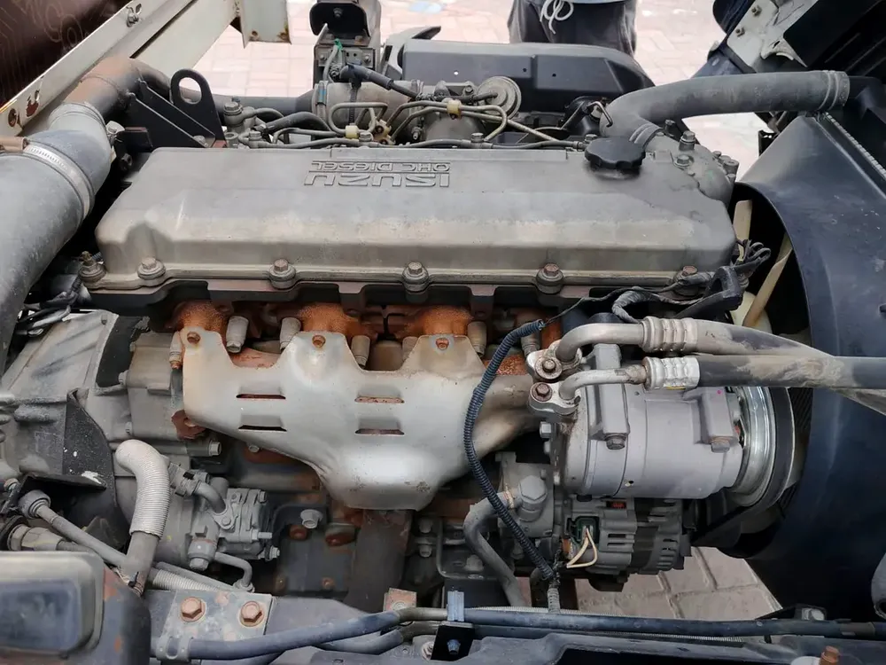 Isuzu N-SERIES NPR 2012 - GCC Specs - Reliable and Ready to Work - Image 9