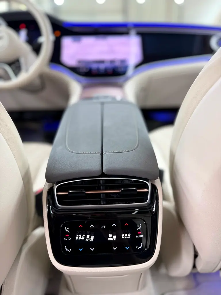2023 Mercedes-Benz EQS 580 4MATIC | GCC Specs | Like New Condition - Image 10