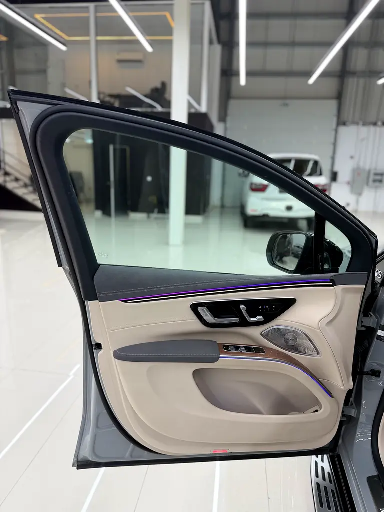 2023 Mercedes-Benz EQS 580 4MATIC | GCC Specs | Like New Condition - Image 12