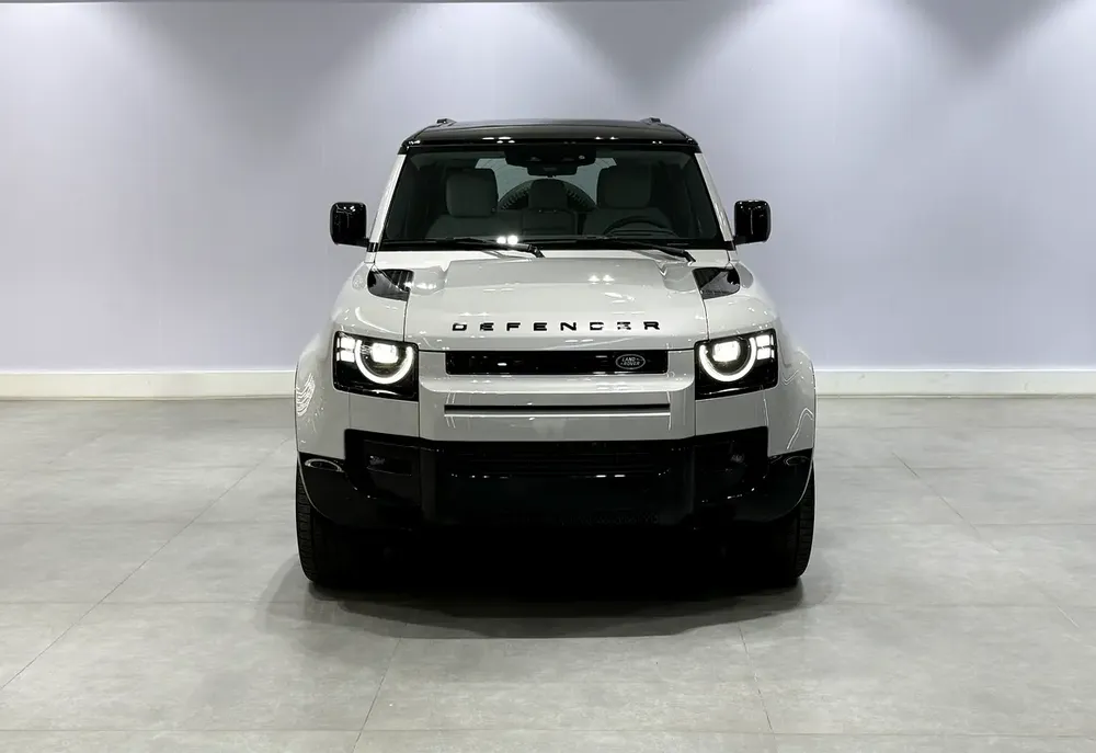 2026 Land Rover Defender 110 X P400 | GCC Specs | Brand New - Image 4