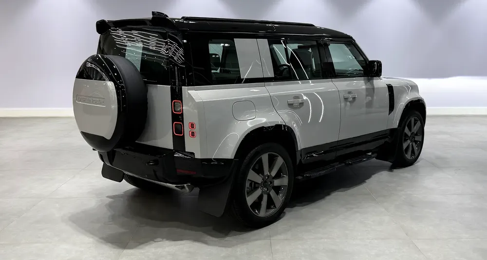 2026 Land Rover Defender 110 X P400 | GCC Specs | Brand New - Image 8