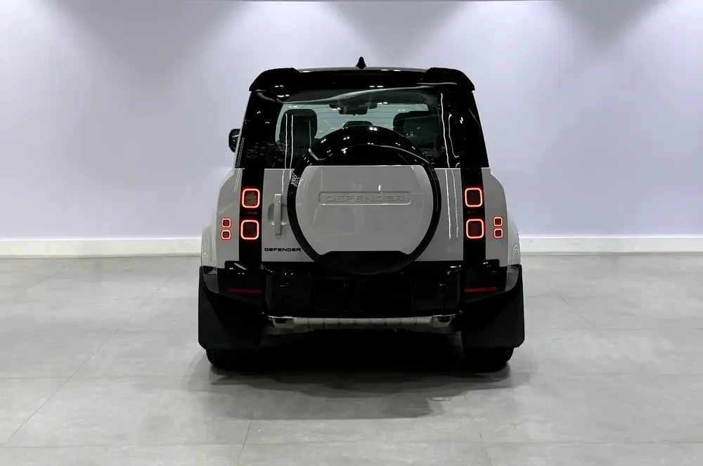 2026 Land Rover Defender 110 X P400 | GCC Specs | Brand New - Image 9