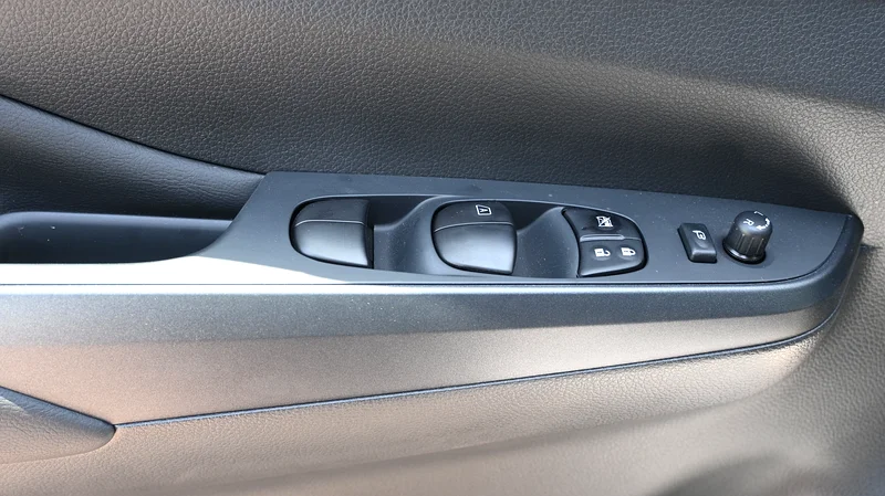 NISSAN NAVARA 2.5 DIESEL 2.5 PRO-4X 4X4 AT DOUBLE CABIN (2025-MODEL) - Image 13