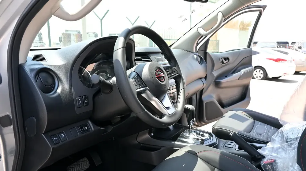 NISSAN NAVARA 2.5 DIESEL 2.5 PRO-4X 4X4 AT DOUBLE CABIN (2025-MODEL) - Image 15