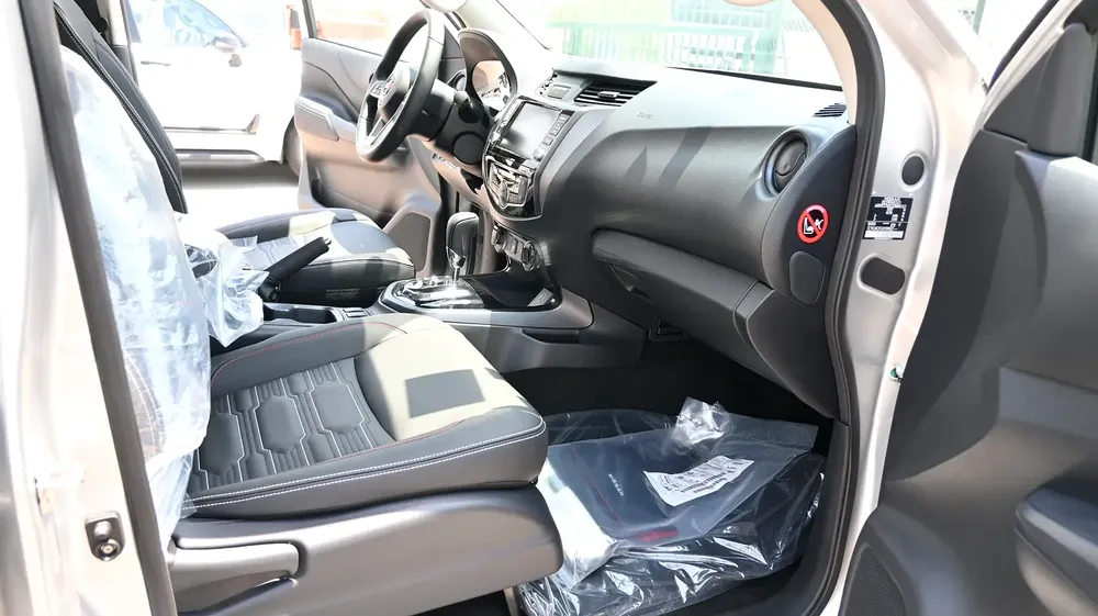 NISSAN NAVARA 2.5 DIESEL 2.5 PRO-4X 4X4 AT DOUBLE CABIN (2025-MODEL) - Image 17