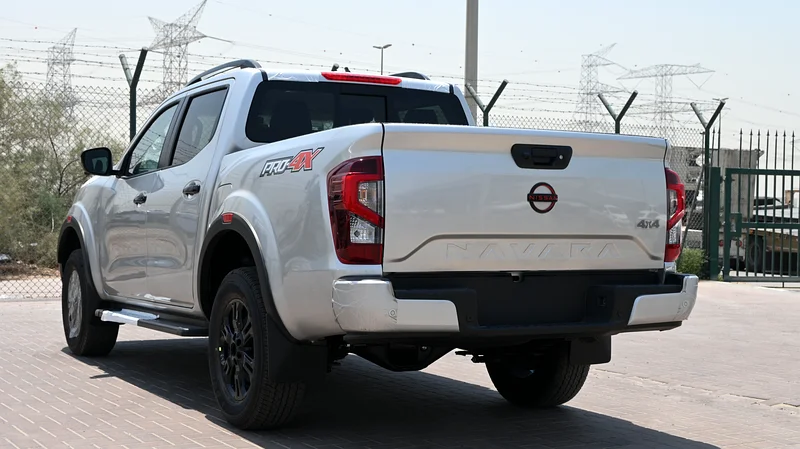 NISSAN NAVARA 2.5 DIESEL 2.5 PRO-4X 4X4 AT DOUBLE CABIN (2025-MODEL) - Image 4