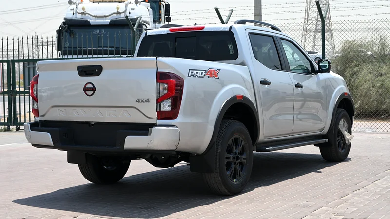 NISSAN NAVARA 2.5 DIESEL 2.5 PRO-4X 4X4 AT DOUBLE CABIN (2025-MODEL) - Image 6