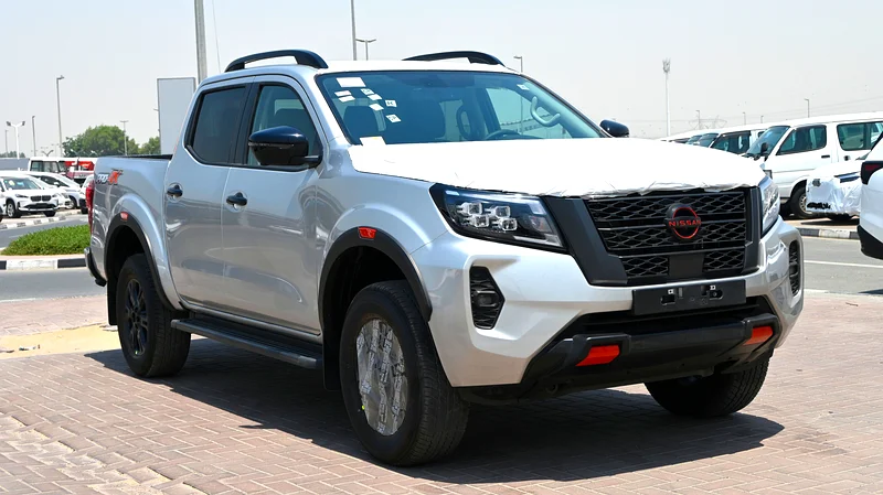 NISSAN NAVARA 2.5 DIESEL 2.5 PRO-4X 4X4 AT DOUBLE CABIN (2025-MODEL) - Image 8