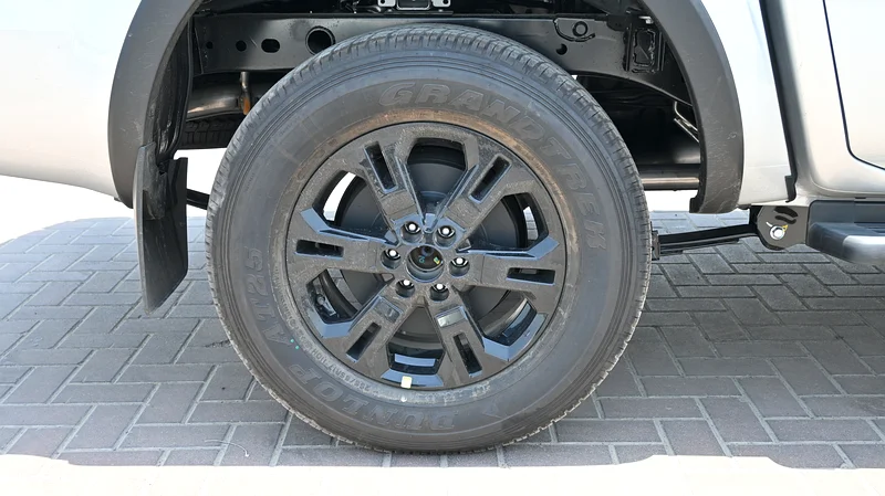 NISSAN NAVARA 2.5 DIESEL 2.5 PRO-4X 4X4 AT DOUBLE CABIN (2025-MODEL) - Image 9