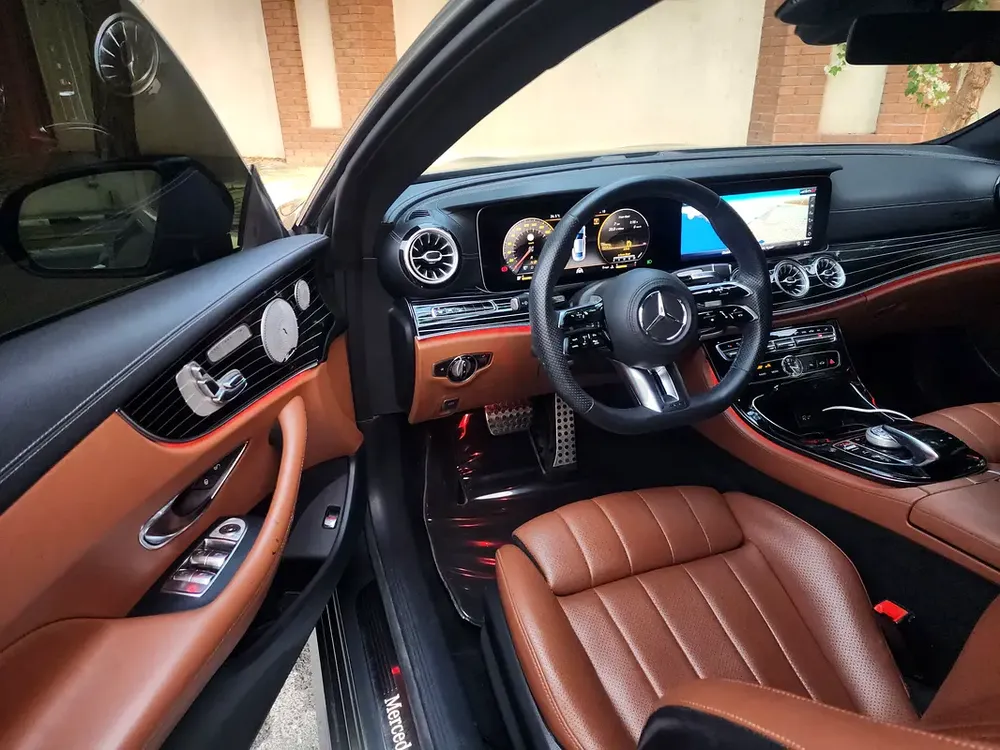 Mercedes-Benz E-Class E 400 4MATIC | Luxury  Performance - Image 10