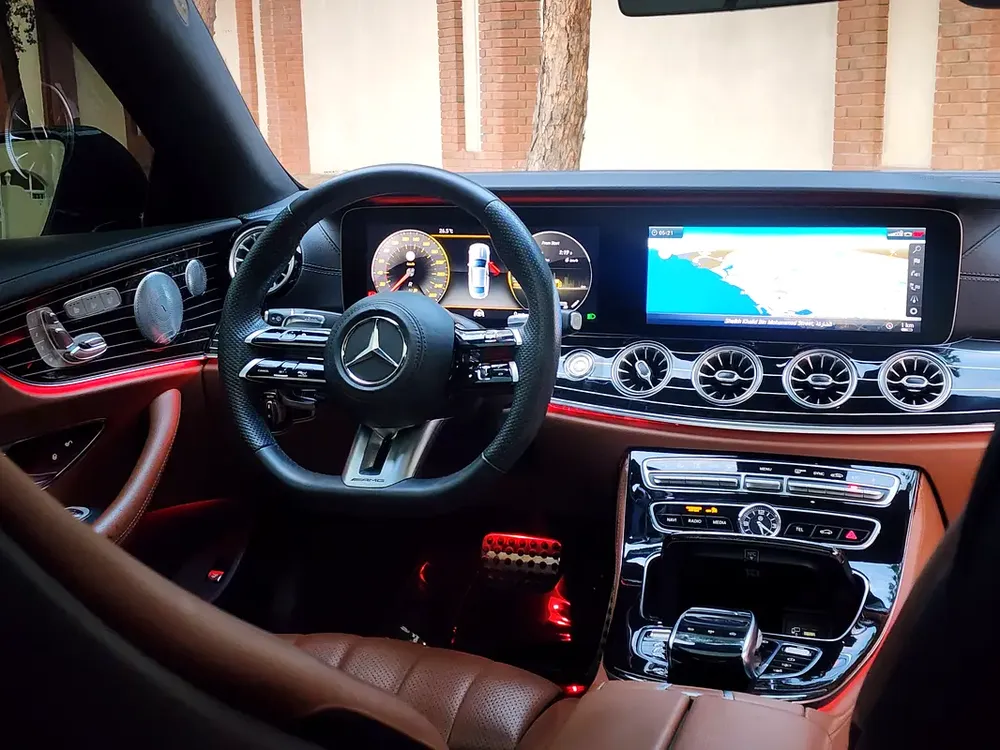 Mercedes-Benz E-Class E 400 4MATIC | Luxury  Performance - Image 6