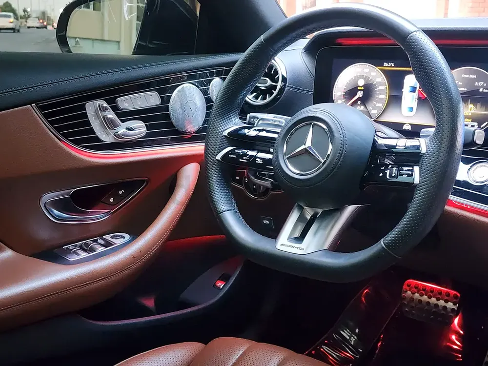 Mercedes-Benz E-Class E 400 4MATIC | Luxury  Performance - Image 8